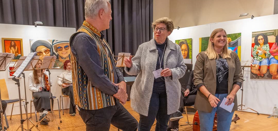 Frau Langwieser hält die Eröffnungsansprache